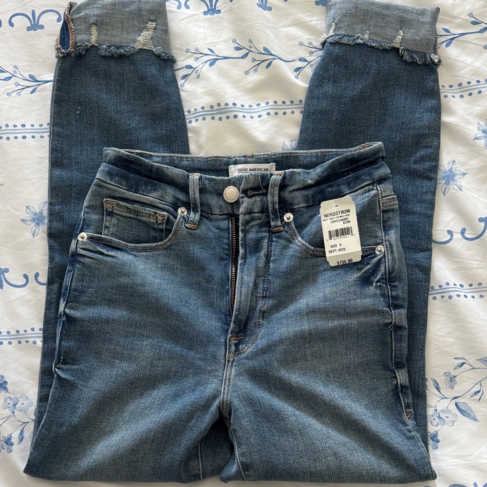 Good American Skinny High-Rise Jeans in Medium Blue with Frayed Hem